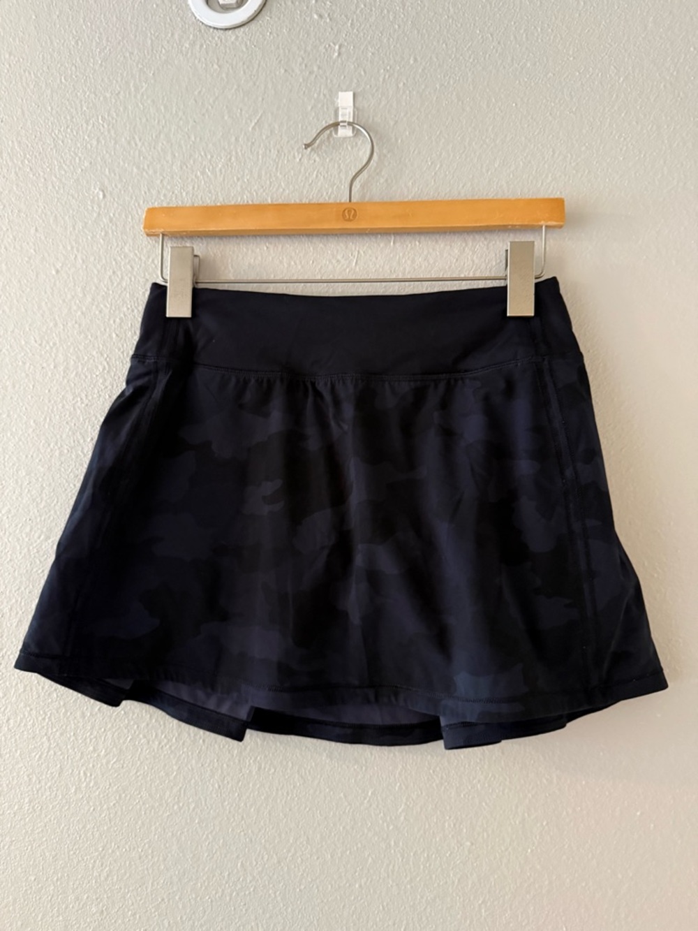 LULULEMON Navy Black Camo Performance Tennis Skirt - Size 4 - Black Camo